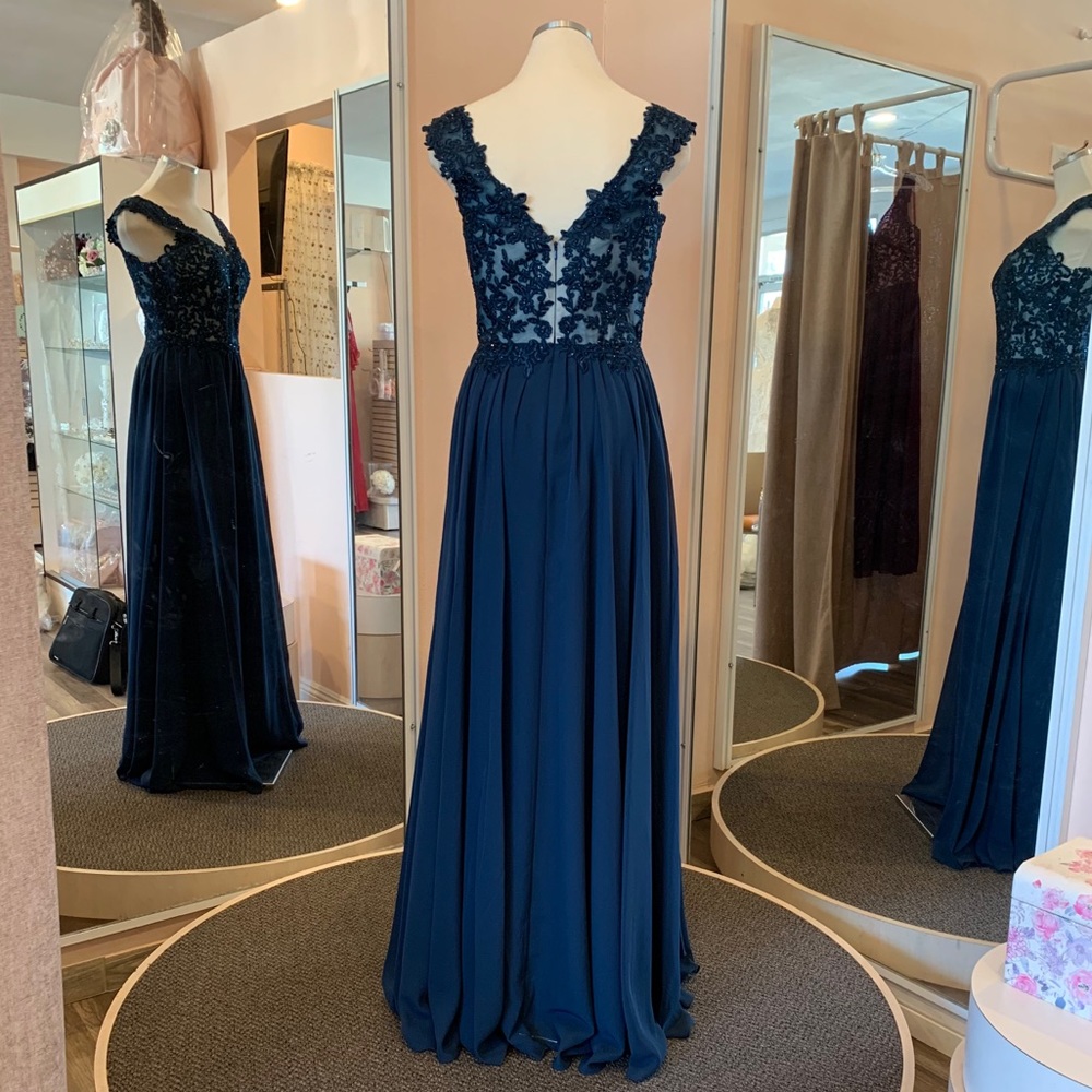Nina Canacci Prom Gown or Special Occassio… - Picture 2 of 7